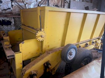 2012 Custom Built 2.5MT Spreader