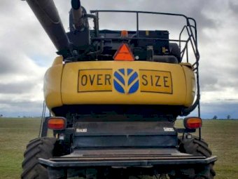 2012 New Holland CR 9090 Header