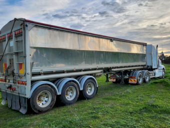 2012 Kenworth T403 Prime Mover with 2011 Tefco Alloy Grain Tipper