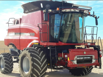 2015 CASE 6140 Axial Flow MacDon FD75 front