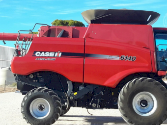 2015 CASE 6140 Axial Flow MacDon FD75 front