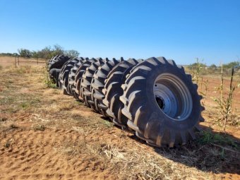 8 x 650/75-38 Tyres on Steiger Rims