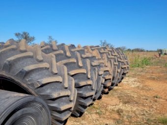 8 x 650/75-38 Tyres on Steiger Rims