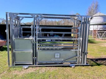 RPM CUSTOM CATTLE CRUSH WITH MUGGER STYLE HEADLOCK