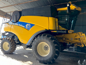 2011 New Holland CR9060 Header with 88C Draper Front