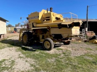 1994 New Holland TR 97 Header with 36 foot Honey Bee draper front Bat Reel