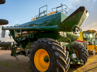 2021 Simplicity 30 Series tow between 16500L