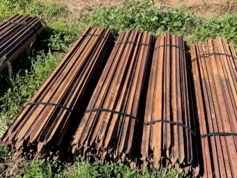 700 x 165cm Steel posts