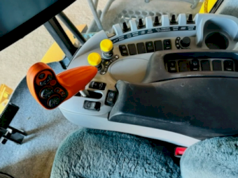 New Holland CR9090 Header & FD75 front 45'