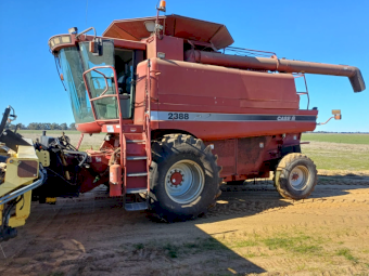 Case IH 2388 Header with 30ft Honey Bee Front with Cross Auger