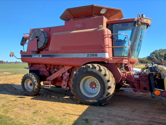 Case IH 2388 Header with 30ft Honey Bee Front with Cross Auger