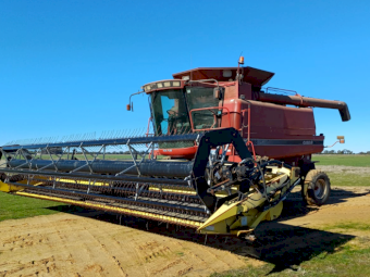 Case IH 2388 Header with 30ft Honey Bee Front with Cross Auger
