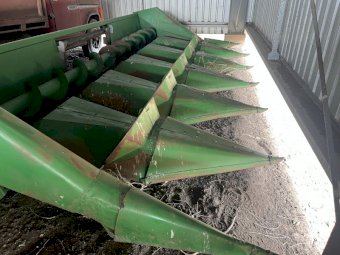 John Deere 644 Corn Front