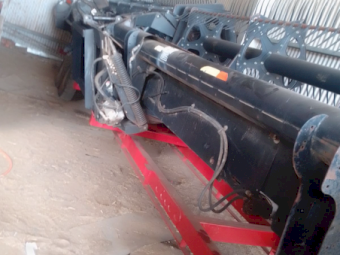 Gleaner S77 Header with 2015 MacDon Front & Trailer