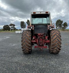 International 886 Tractor