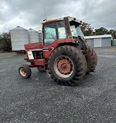 International 886 Tractor
