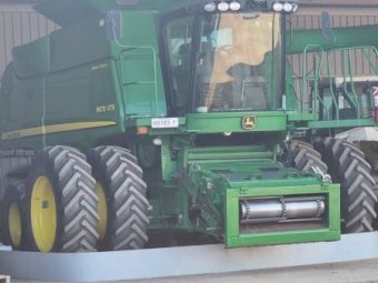 John Deere STS 9670  Bullet Rotor with Mid West 42 Draper front,  Hamilton comb trailer