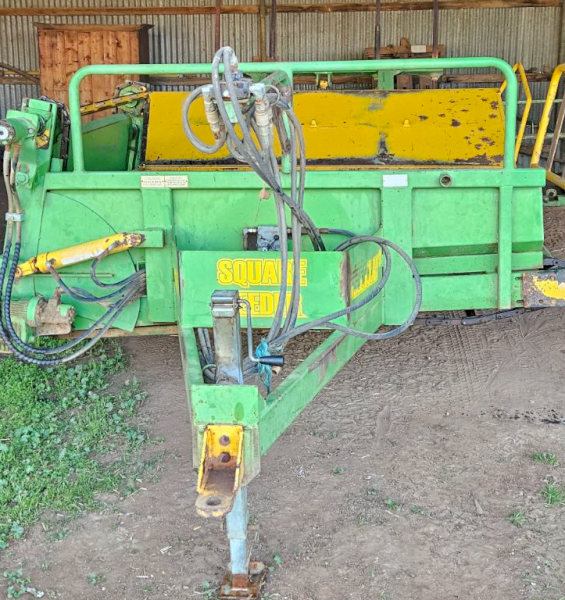 JNR Bale Buggy Square Bale Feedout Wagon