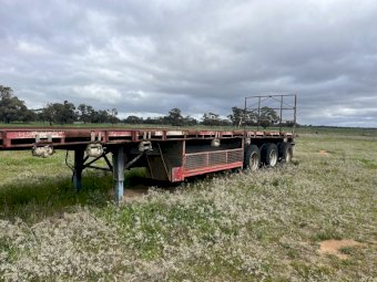 40" Flat top tri axle trailer