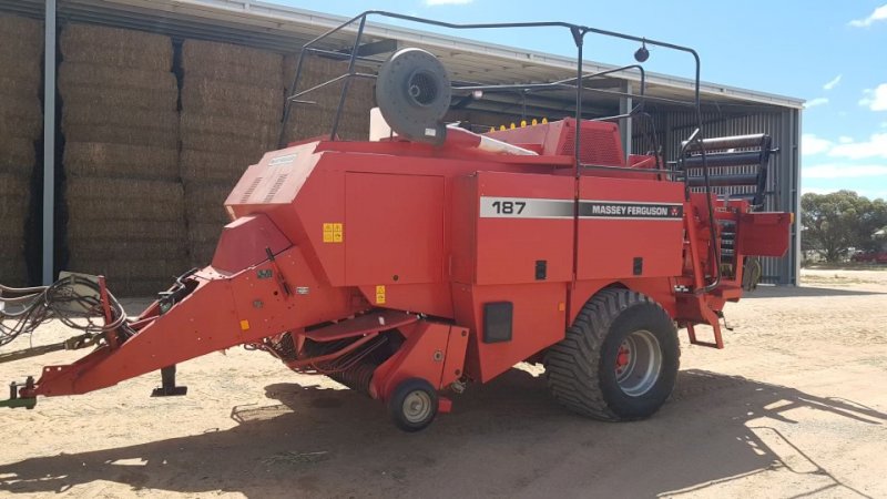 Massey Ferguson 187 Baler
