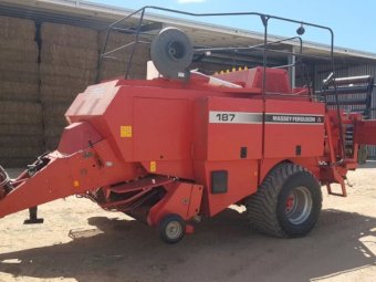 Massey Ferguson 187 Baler