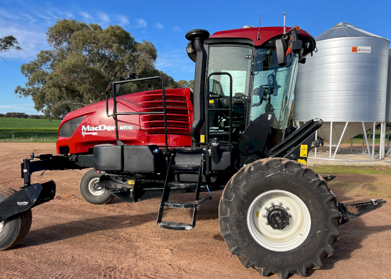 2022 MacDon M1170 Spider Windrower