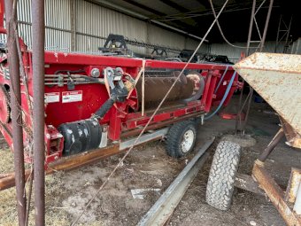 2004 Case IH 2016 14Ft Pick Up Front