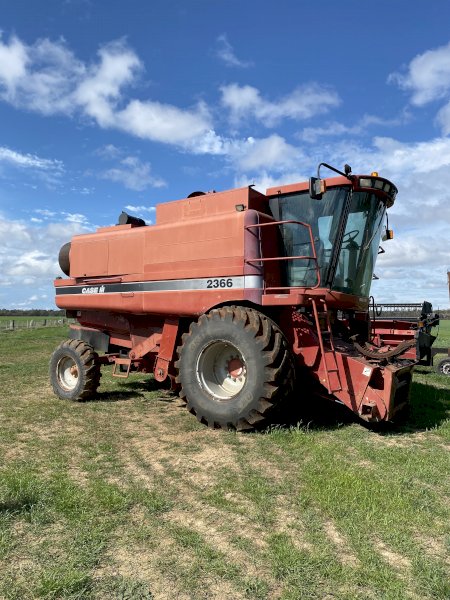 2000 Case IH 2366 Header 1010 Front