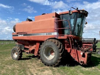 2000 Case IH 2366 Header 1010 Front