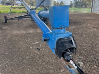 Brandt 1060 Swing Away Auger