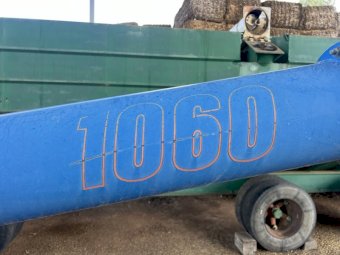 Brandt 1060 Swing Away Auger