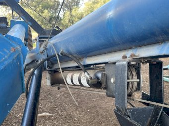 Brandt 1060 Swing Away Auger