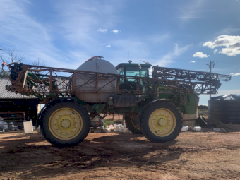 John Deere 4940 Self Propelled Sprayer