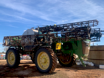 John Deere 4940 Self Propelled Sprayer