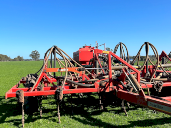 8m Horwood Bagshaw Scaribar with 4000 Air Seeder