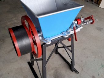 International Harvester / McCormick Deering 6" Grain Grister