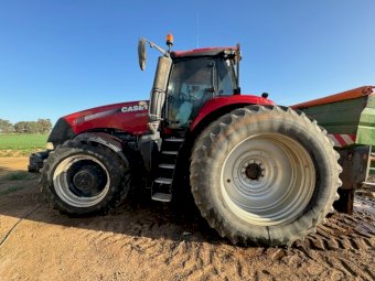 Case IH Magnum 380 CVT Tractor