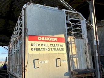 1984 Hino Truck with Stock Crate