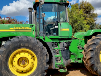 2005 John Deere 9520 Tractor