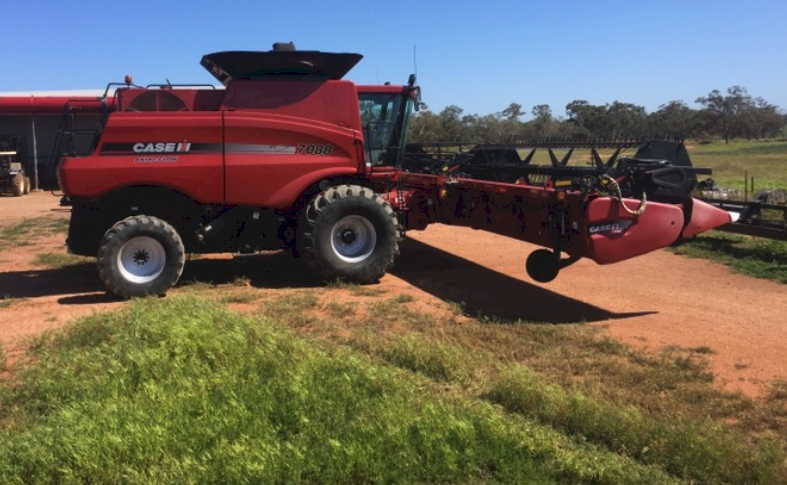 2010 Case IH 7088 Header With 3152 Front And Trailer