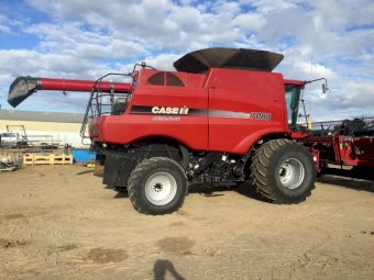 2010 Case IH 7088 Header With 3152 Front And Trailer