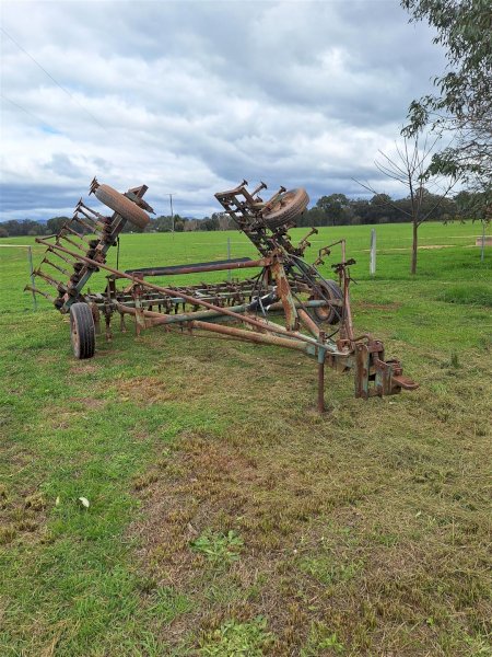 55 Point Folding Cultivator.