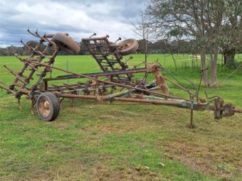 55 Point Folding Cultivator.