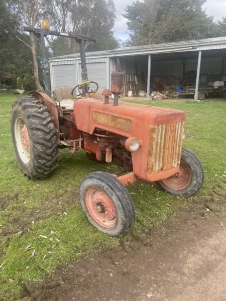 International B414 Tractor