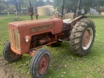 International B414 Tractor