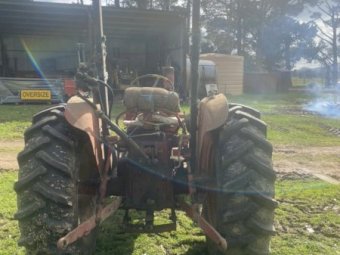 International B414 Tractor