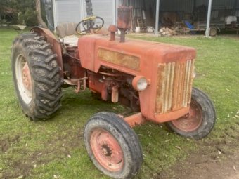 International B414 Tractor