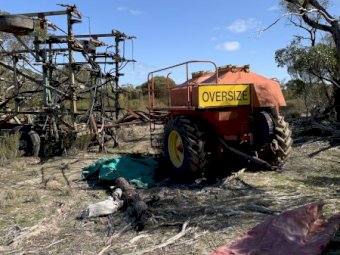 42' Horwood Bagshaw Chisel Plough with 4000L Horwood Bagshaw Aircart