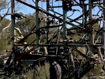 42' Horwood Bagshaw Chisel Plough with 4000L Horwood Bagshaw Aircart