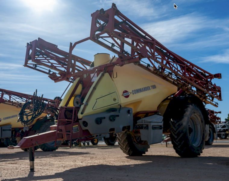 Hardi 7036 Commander Trailing Boom Spray